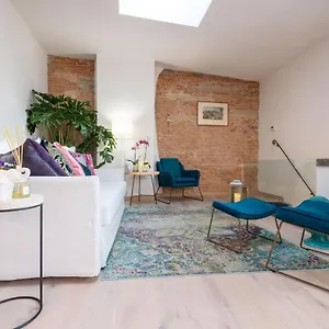 https://design-loft-in-florence-hosted-by-50123.it-tuscanyhotel.com